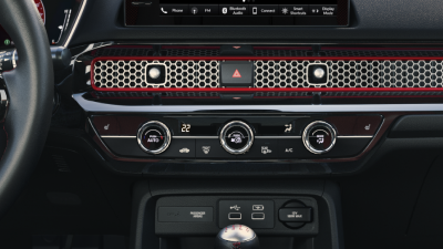 Gros plan des cadrans de climatisation.