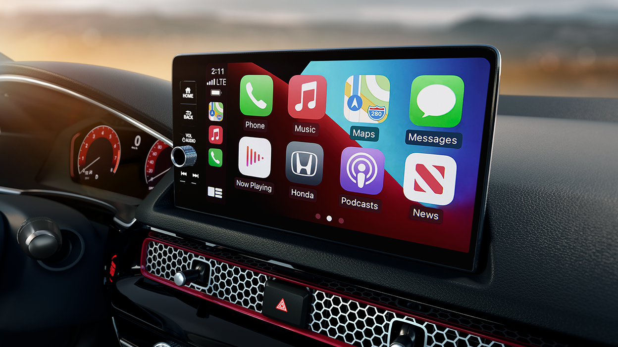 Gros plan de l’écran tactile couleur affichant la page d’accueil.