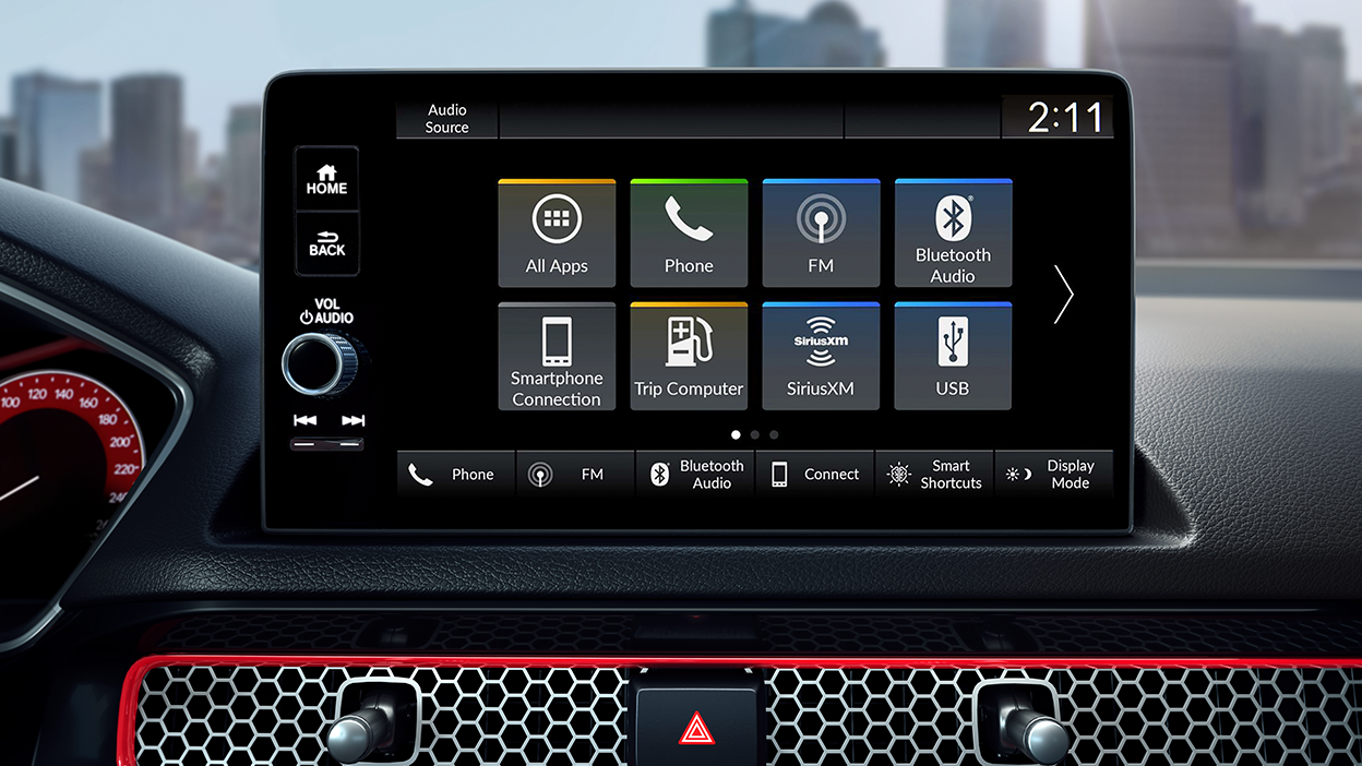 Gros plan de l’écran tactile couleur affichant la page d’accueil.