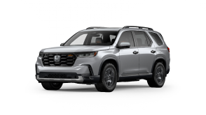 ¾ driver side front facing view of 2025 Pilot Trailsport model in Lunar Silver Metallic colour